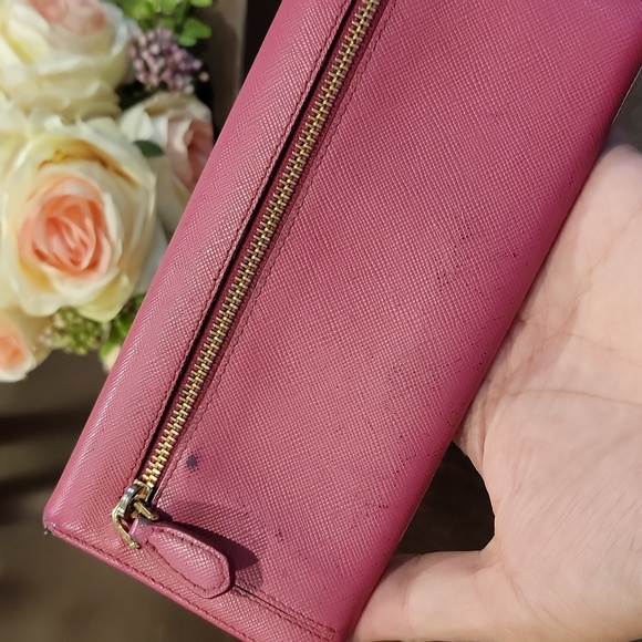 Authentic Prada Saffiano wallet - Picture 5 of 10